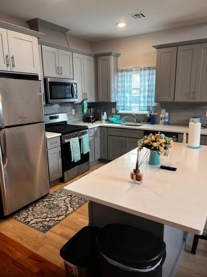 Springview Homes 12Mins From Ewr & 3 Mins From University Hospital 纽瓦克 外观 照片